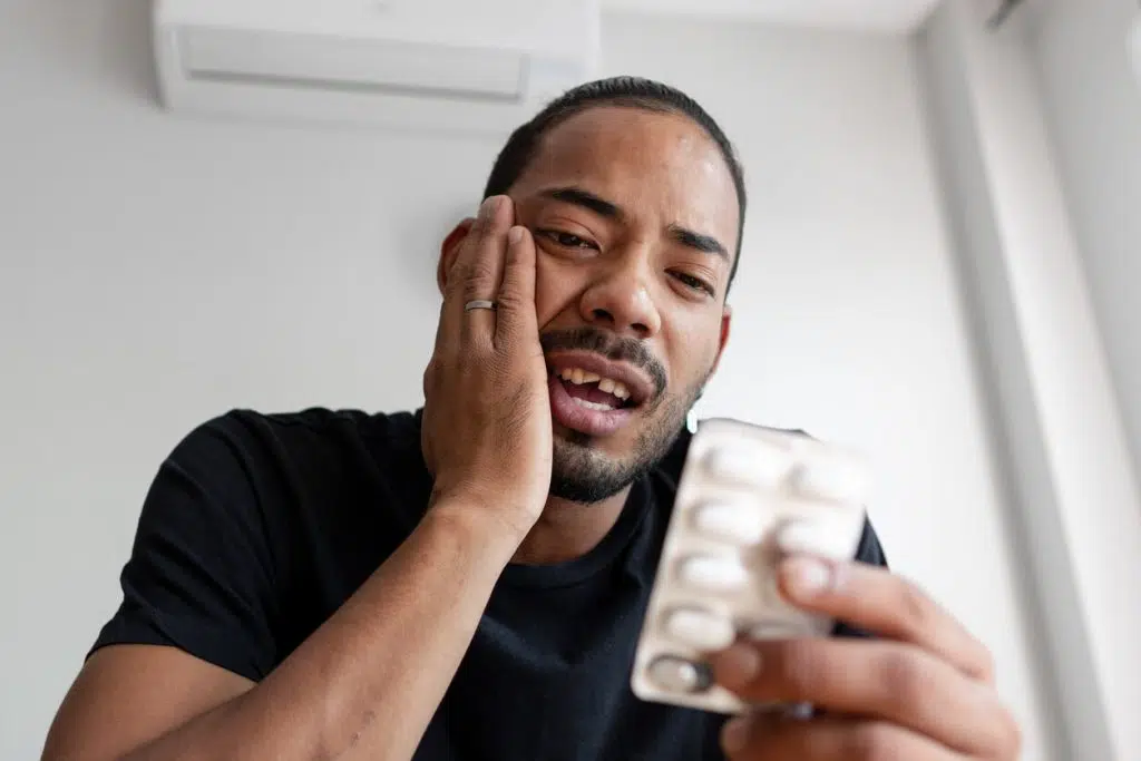 How To Handle a Broken Tooth Until You Can See the Dentist How To Handle a Broken Tooth